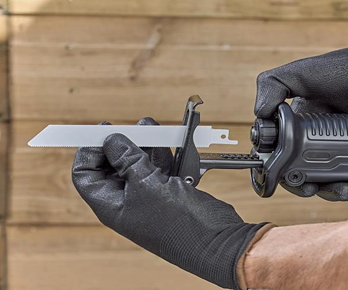 Black & Decker BLACK+DECKER BES301-QS Reciprozaag - 750W - 20mm - Met Takkenhouder 6 Black & Decker BLACK+DECKER BES301-QS Reciprozaag - 750W - 20mm - Met Takkenhouder - Afbeelding 4