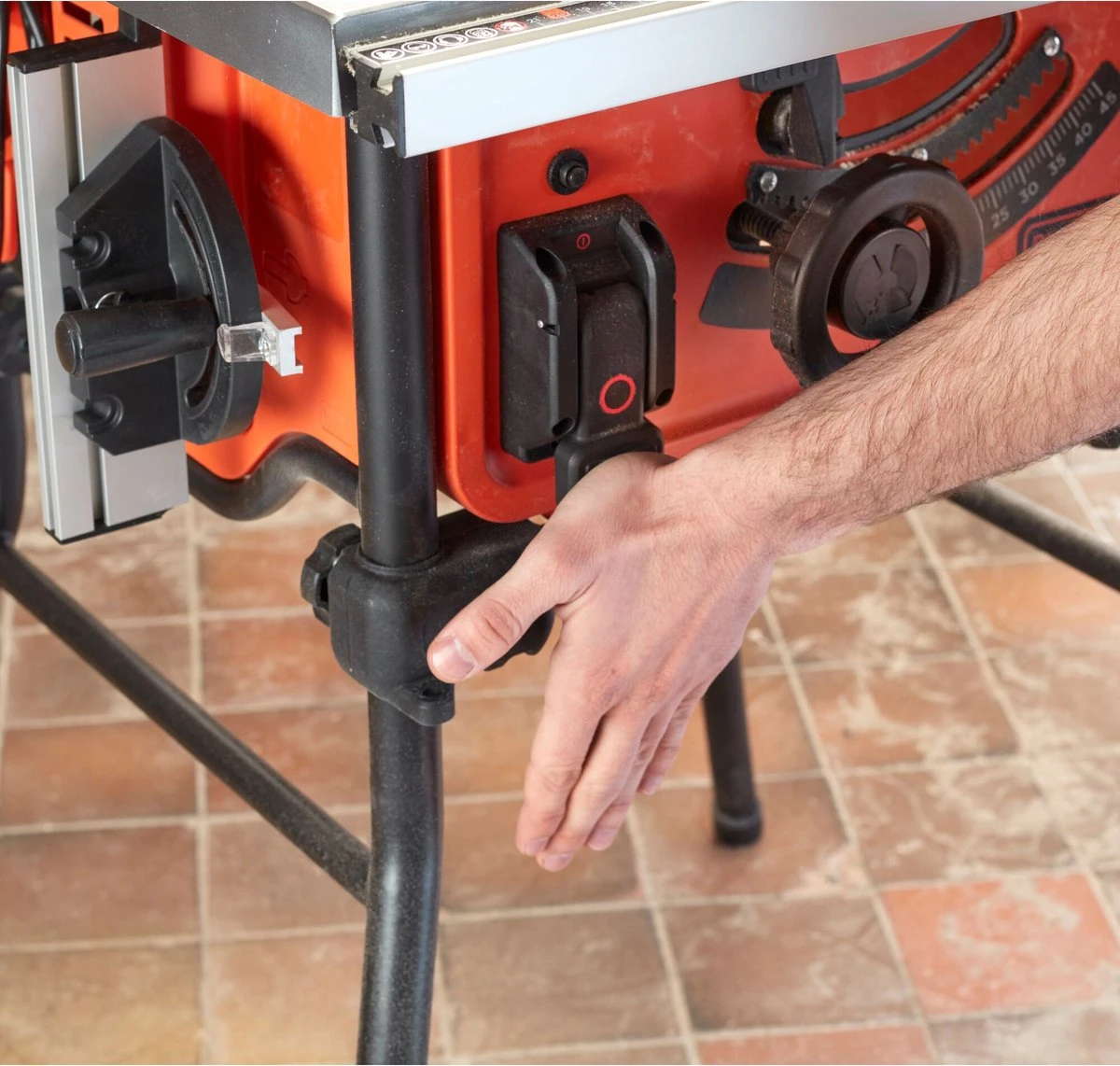 Black & Decker BLACK+DECKER BES720-XE Tafelzaag - 1800W - 254mm - Incl. Stofzak 17 Black & Decker BLACK+DECKER BES720-XE Tafelzaag - 1800W - 254mm - Incl. Stofzak - Afbeelding 15