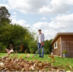 Black & Decker BLACK+DECKER BEBLV300SB-QS Bladblazer - 404 Km/u - 3000W - Zuig-/blaasfunctie - Gesnoerd -Black & Decker 1200x1195