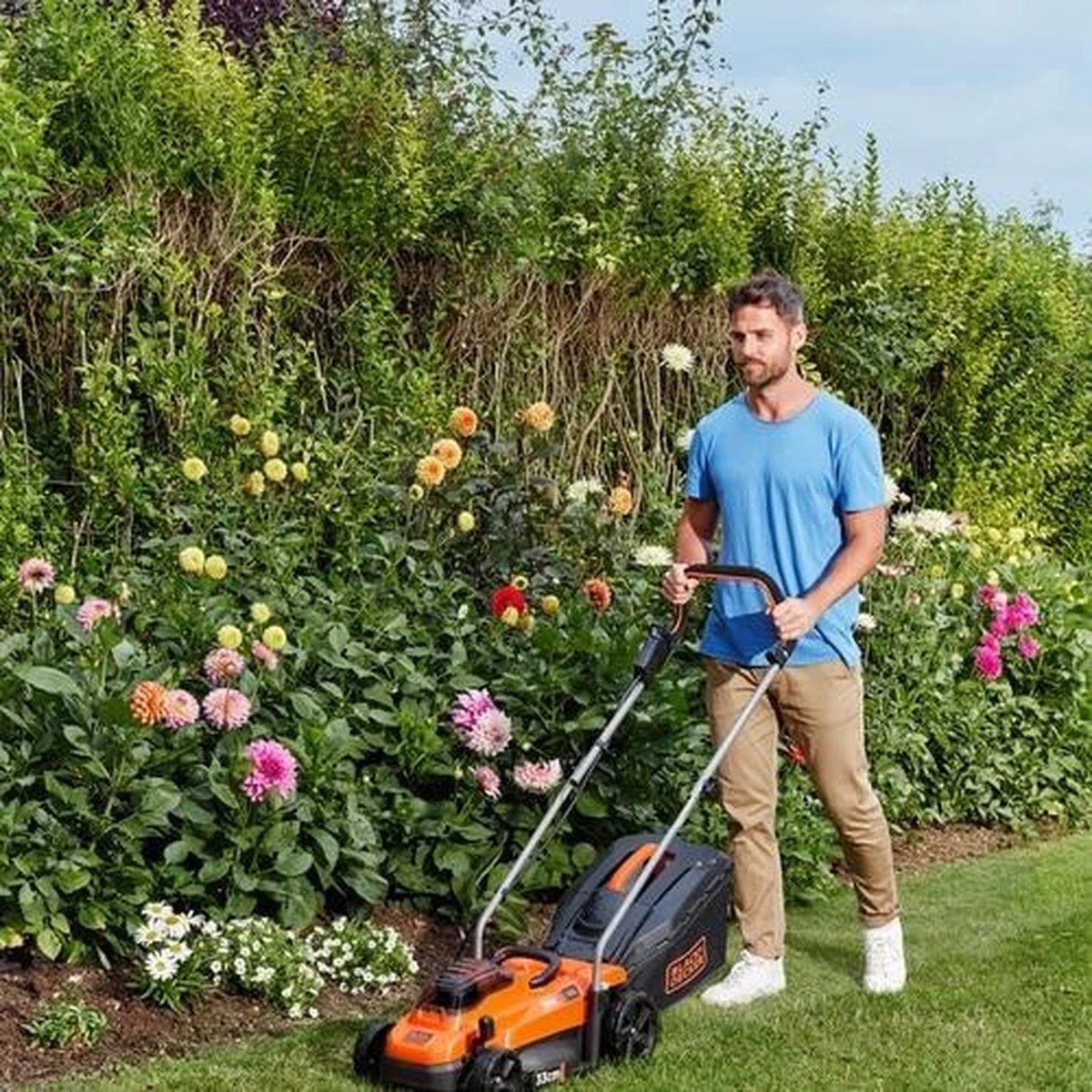 Black & Decker BLACK+DECKER BCMW3318N-XJ Grasmaaier - 18V - 33cm - Excl. Accu & Lader 14 Black & Decker BLACK+DECKER BCMW3318N-XJ Grasmaaier - 18V - 33cm - Excl. Accu & Lader - Afbeelding 12