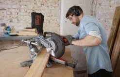 Black & Decker BLACK+DECKER BES700-QS Afkort-/Verstekzaag - 1600W - Ø 216mm Zaagblad 15 Black & Decker BLACK+DECKER BES700-QS Afkort-/Verstekzaag - 1600W - Ø 216mm Zaagblad -Black & Decker 1200x776 1