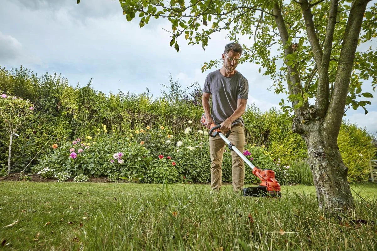 Black & Decker BLACK+DECKER BCSTA536L1-QW Grastrimmer - 36V - 33cm - Inclusief Accu En Lader 4 Black & Decker BLACK+DECKER BCSTA536L1-QW Grastrimmer - 36V - 33cm - Inclusief Accu En Lader - Afbeelding 2