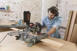 Black & Decker BLACK+DECKER BES700-QS Afkort-/Verstekzaag - 1600W - Ø 216mm Zaagblad 20 Black & Decker BLACK+DECKER BES700-QS Afkort-/Verstekzaag - 1600W - Ø 216mm Zaagblad -Black & Decker 1200x800 65