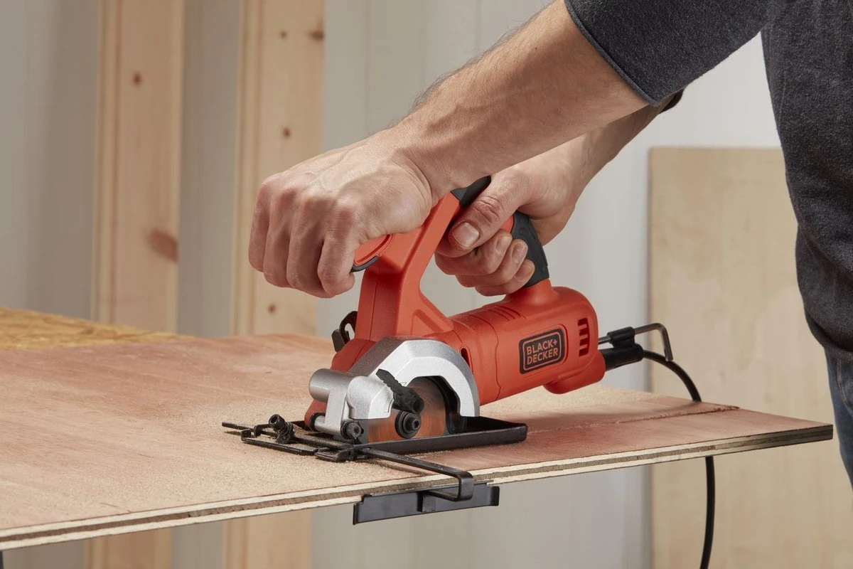 Black & Decker BLACK+DECKER BES510K-QW Mini Cirkelzaag - 400W - 85mm Zaagdiepte - Incl. Accessoires En Koffer 10 Black & Decker BLACK+DECKER BES510K-QW Mini Cirkelzaag - 400W - 85mm Zaagdiepte - Incl. Accessoires En Koffer - Afbeelding 8