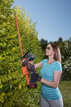 Black & Decker BLACK+DECKER BCHTS3625L1-QW Heggenschaar - 36V - 55cm - Inclusief Accu En Lader 14 Black & Decker BLACK+DECKER BCHTS3625L1-QW Heggenschaar - 36V - 55cm - Inclusief Accu En Lader -Black & Decker 800x1200 4